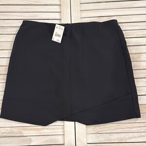 Versona Black Skort